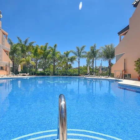 Penthouse With Sea Views In Nueva Andalucia *