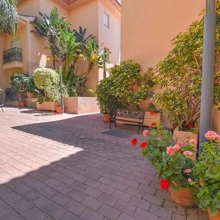Penthouse With Sea Views In Nueva Andalucia *