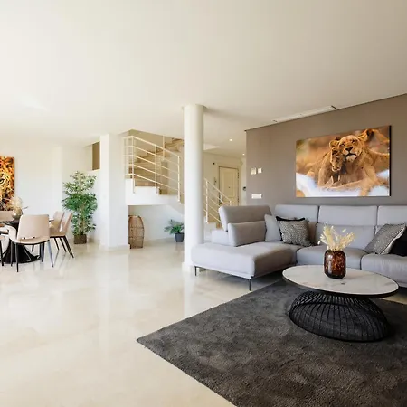 Apartment Penthouse With Sea Views In Nueva Andalucia