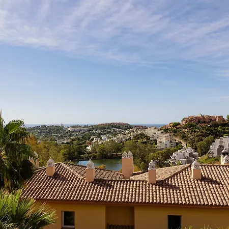 Penthouse With Sea Views In Nueva Andalucia