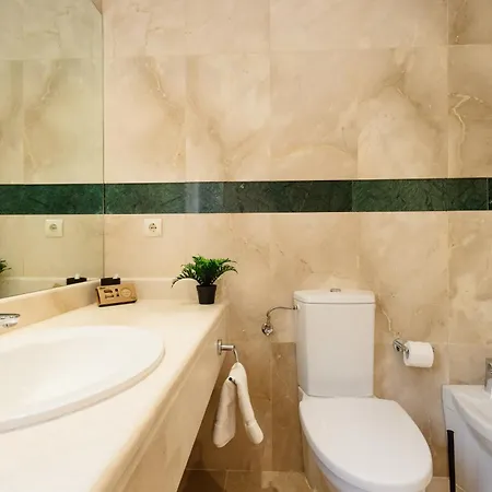 Penthouse With Sea Views In Nueva Andalucia *