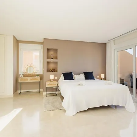 Penthouse With Sea Views In Nueva Andalucia Marbella