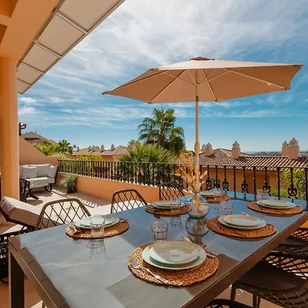 Penthouse With Sea Views In Nueva Andalucia